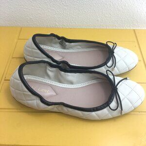 Essex Lane, ballet flats, cream quilted leather uppers with black band/bow 8M